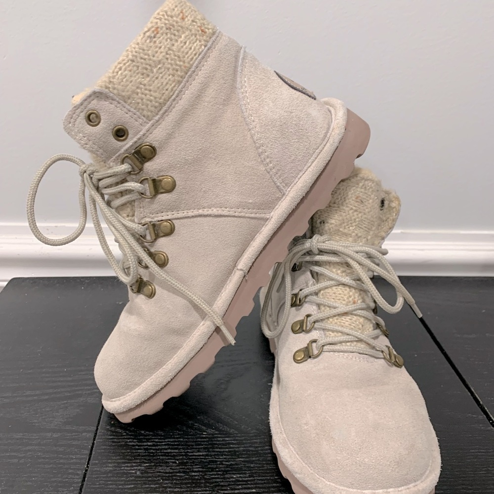 Bearpaw booties size 8 in gray leather with knitted touches